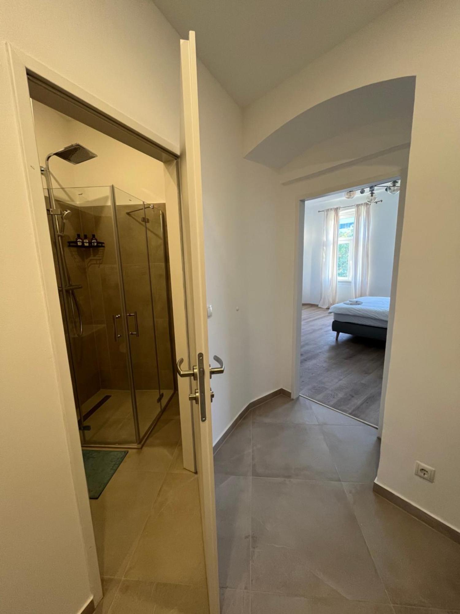 Apartment Schoenbrunn Near Metro Wina Bagian luar foto